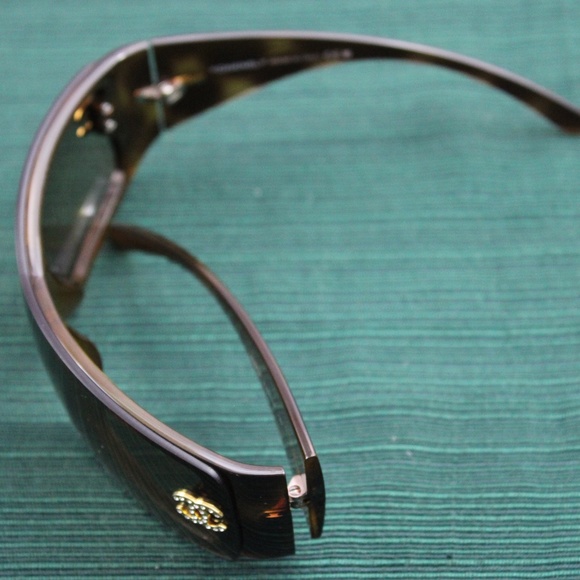 Chanel Sunglasses - Picture 5 of 8